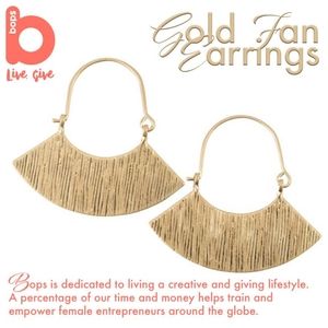 Bops
Gold Fan Earrings